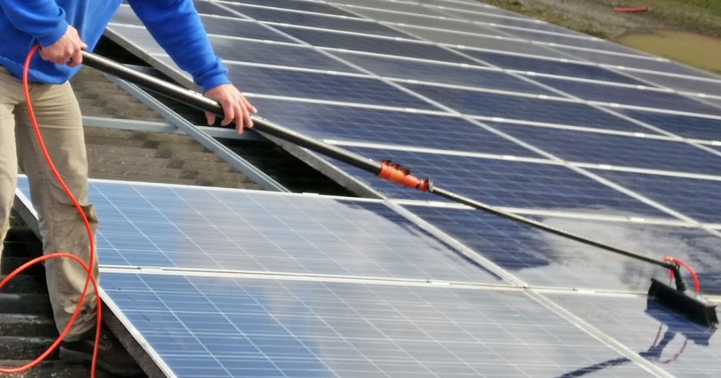 Entretien des Panneaux Solaires Photovoltaïques